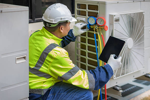 Professional Air Conditioning Repair technician working in Blooming Grove, TX